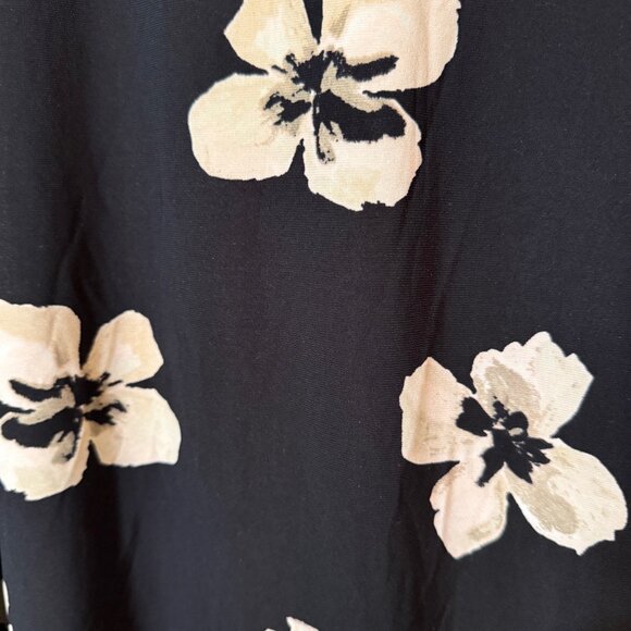 Tommy Hilfiger Black/White Floral dress with medium length flare sleeves - Picture 4 of 6